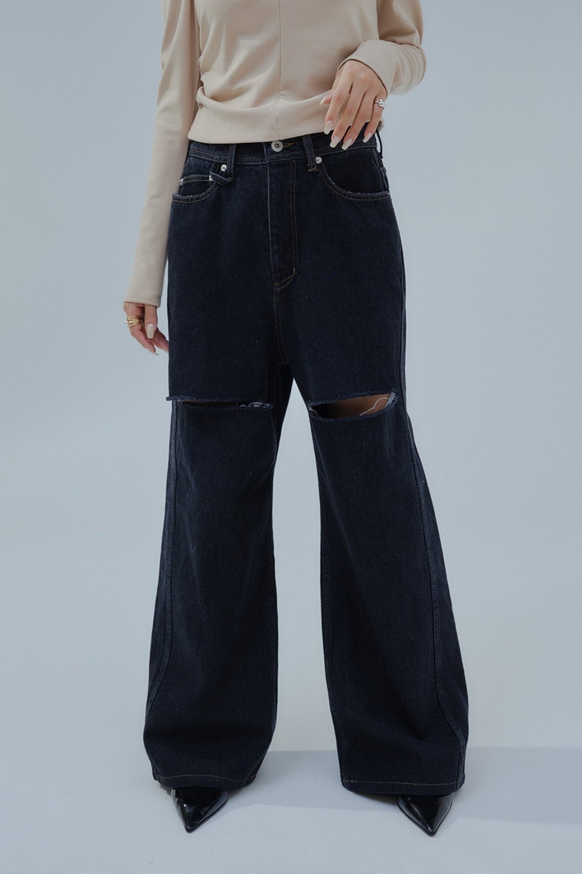 Cut out straight denim