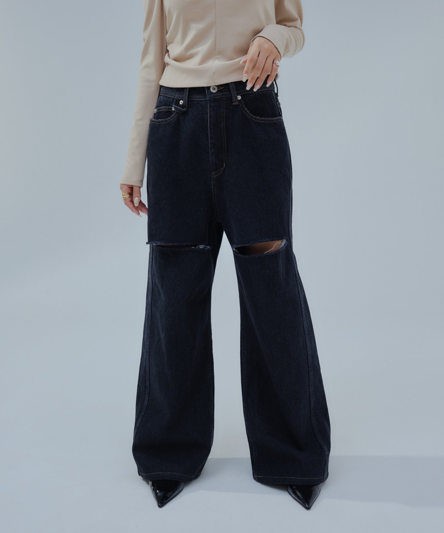 Cut out straight denim【Black】