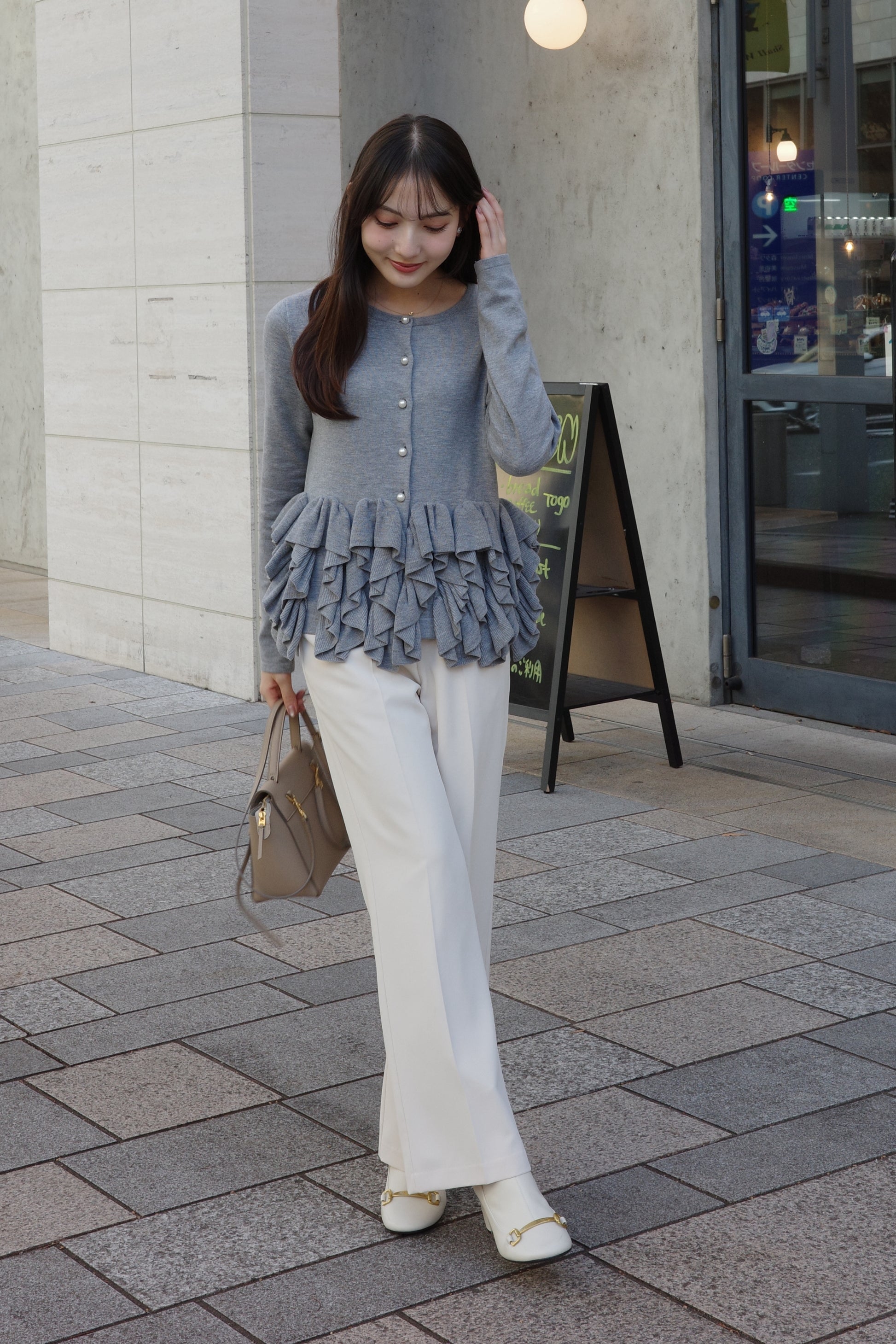 Frill hem knit cardigan
