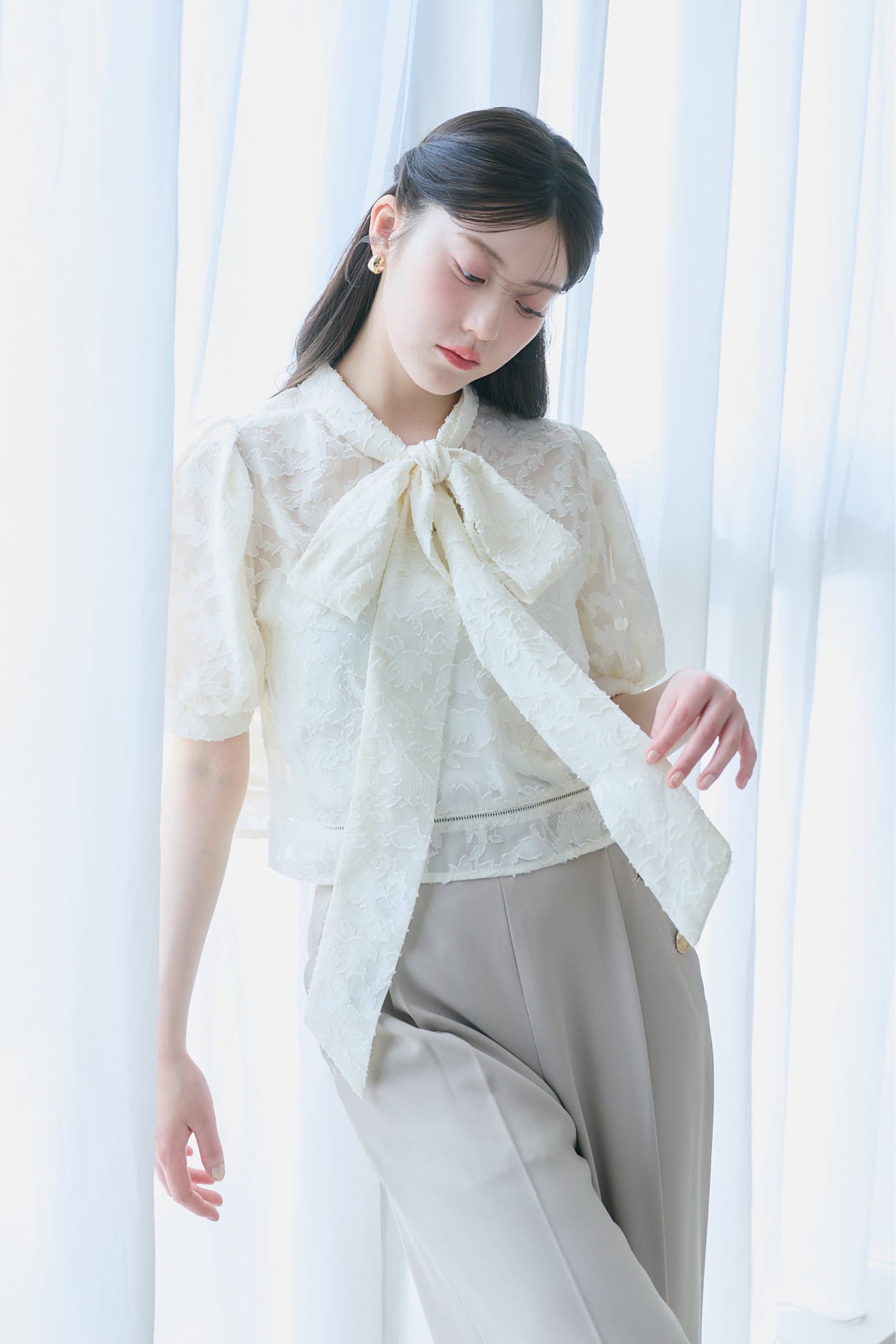 ジャガードリボンブラウス