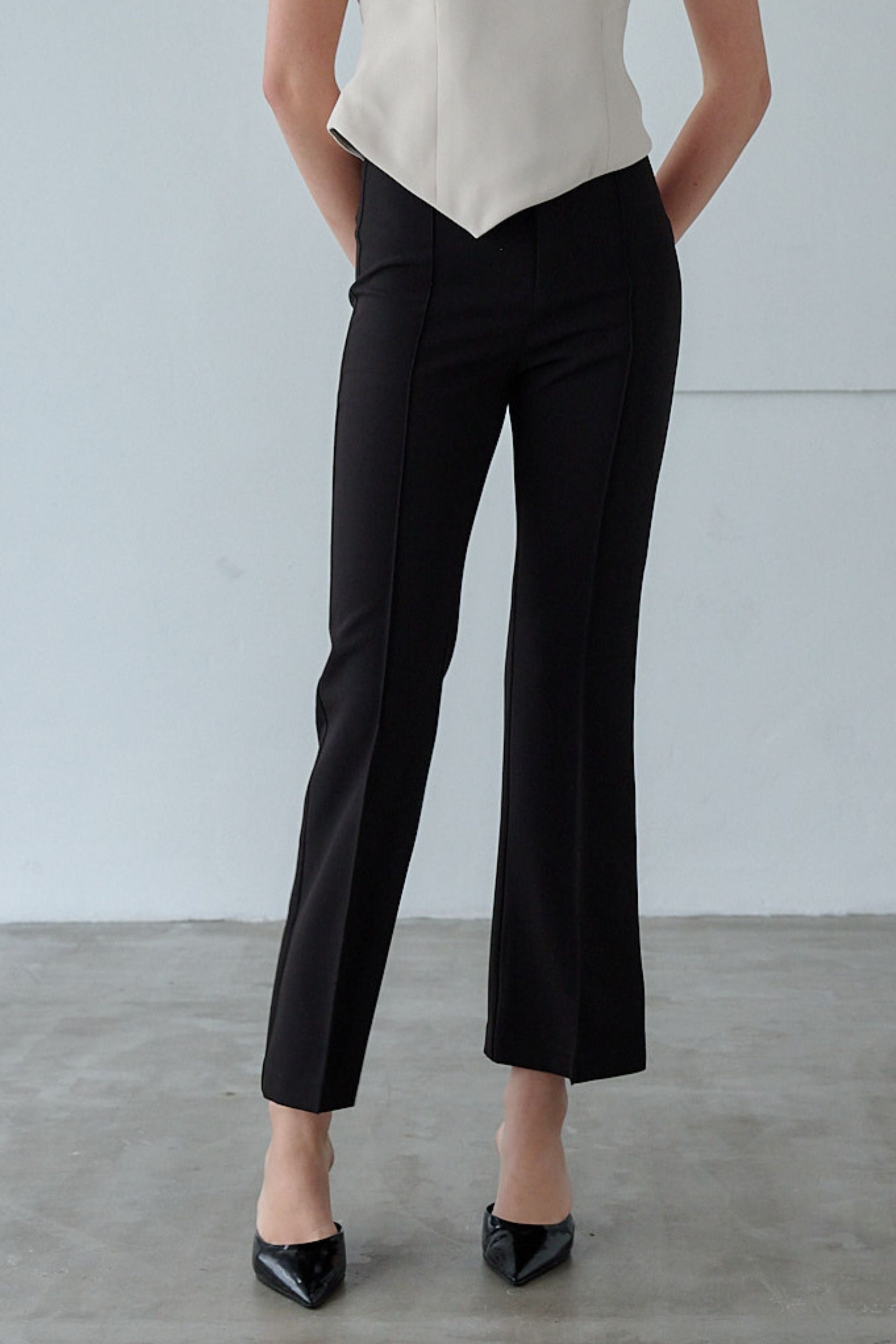 Pin tuck slim flare pants (black)