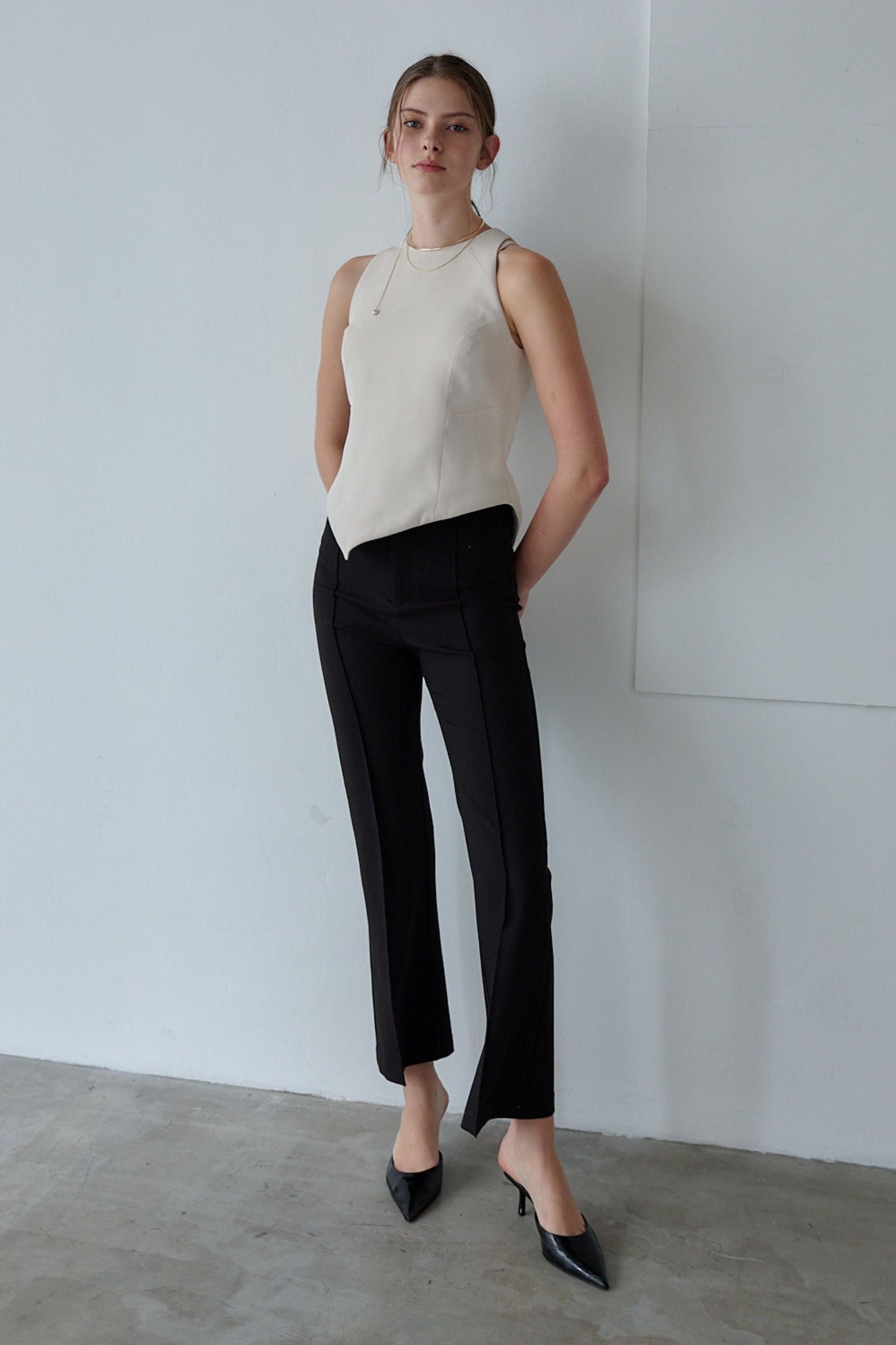 Pin tuck slim flare pants (black)