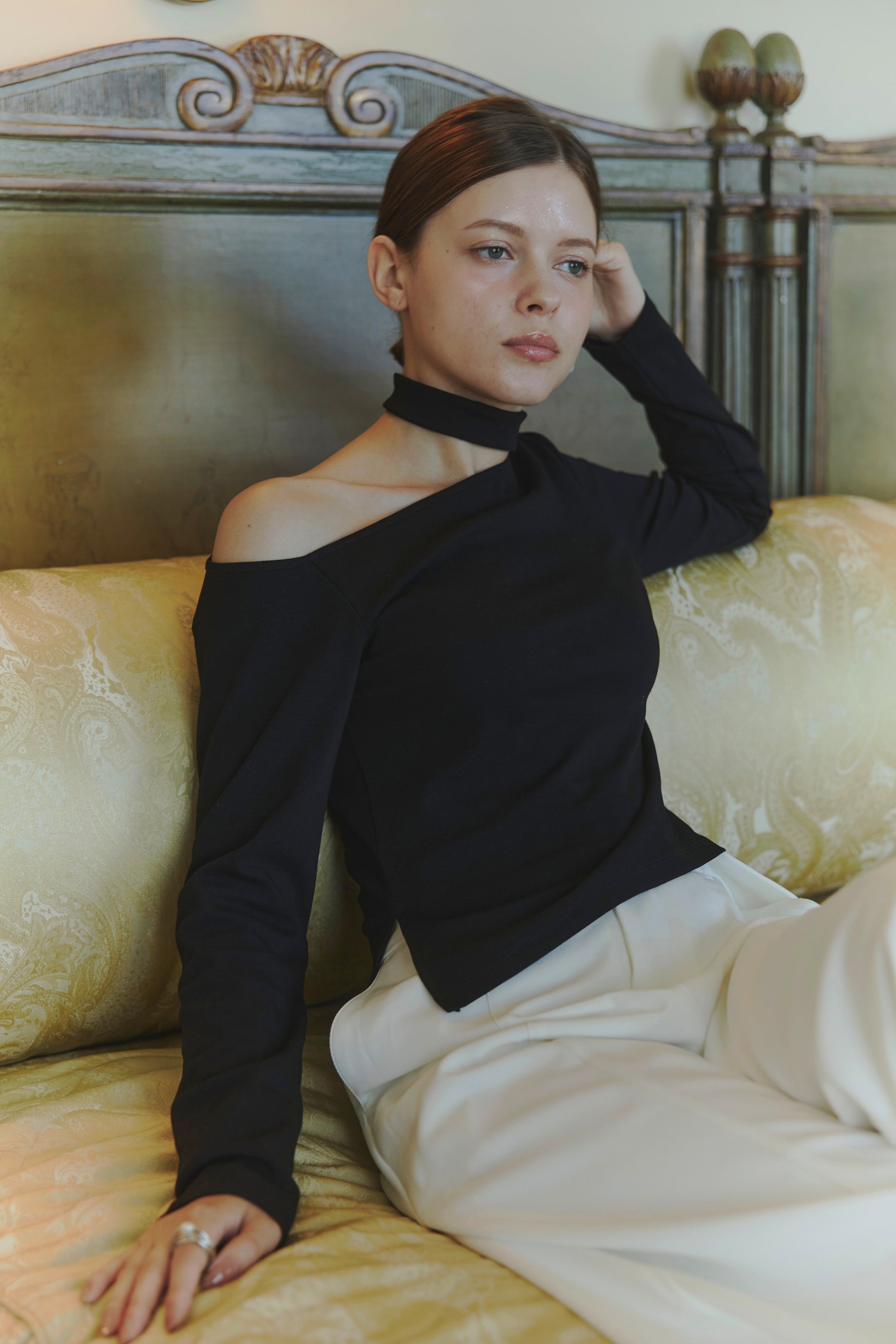Asymmetry choker tops