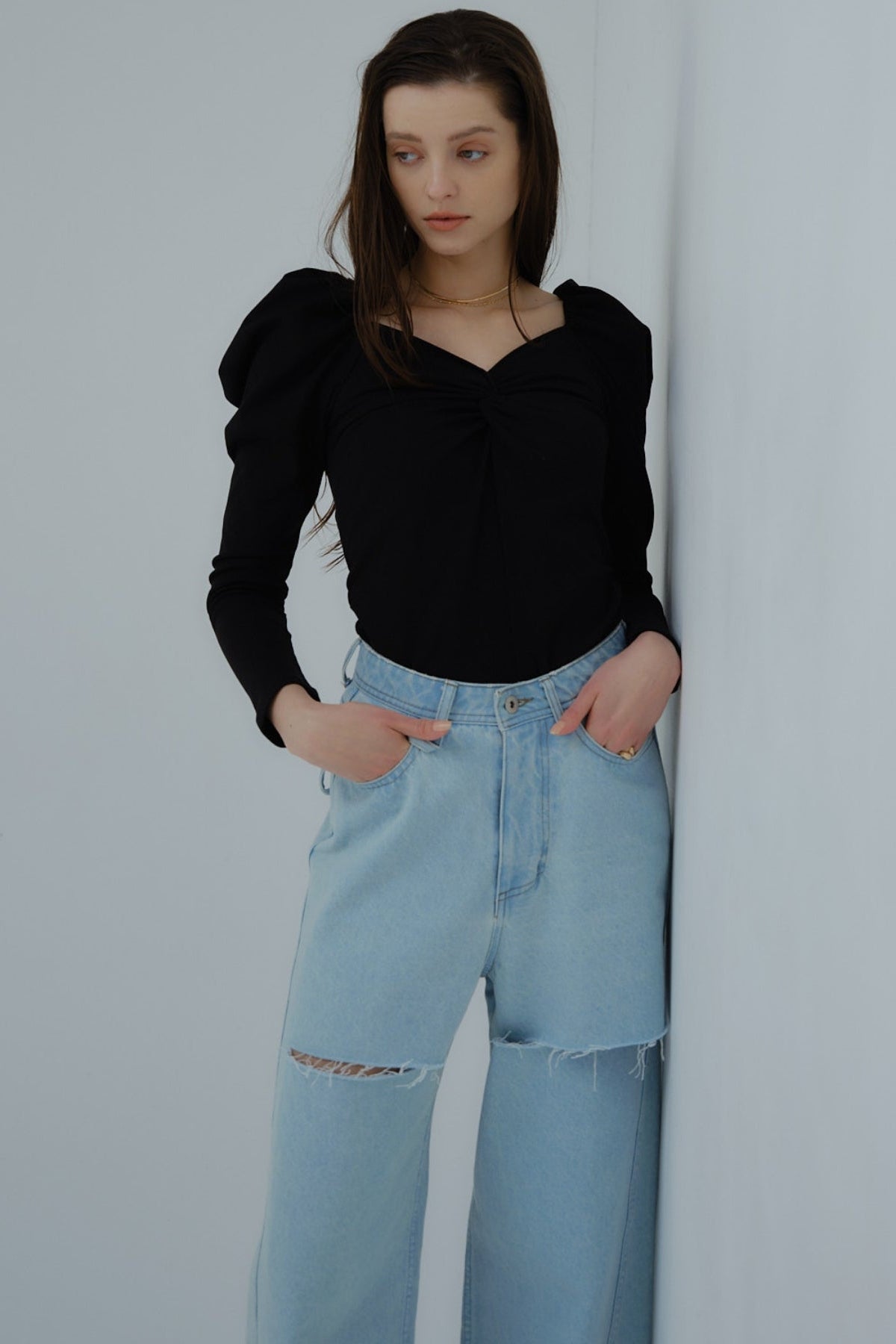 Cut out straight denim