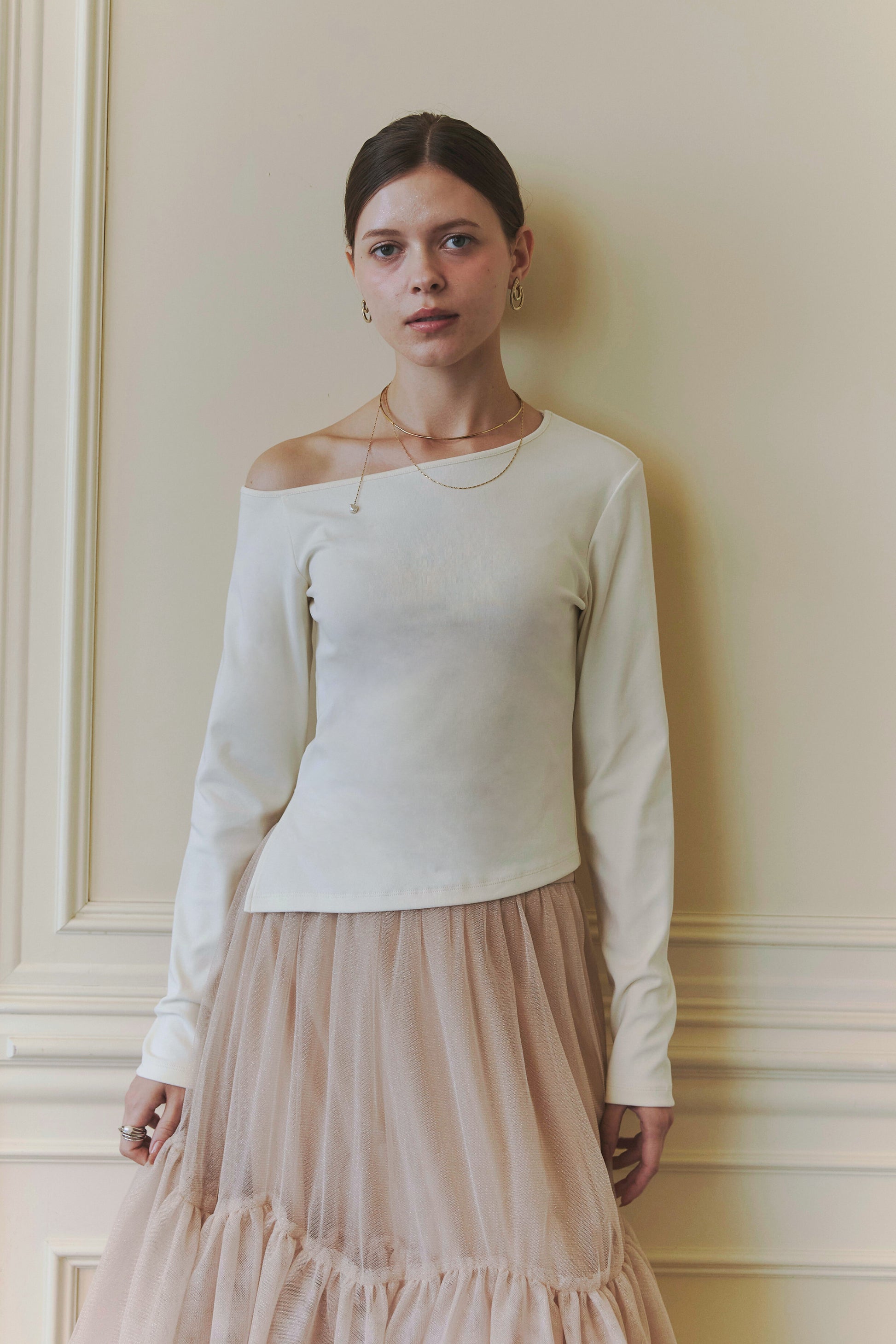Asymmetry choker tops